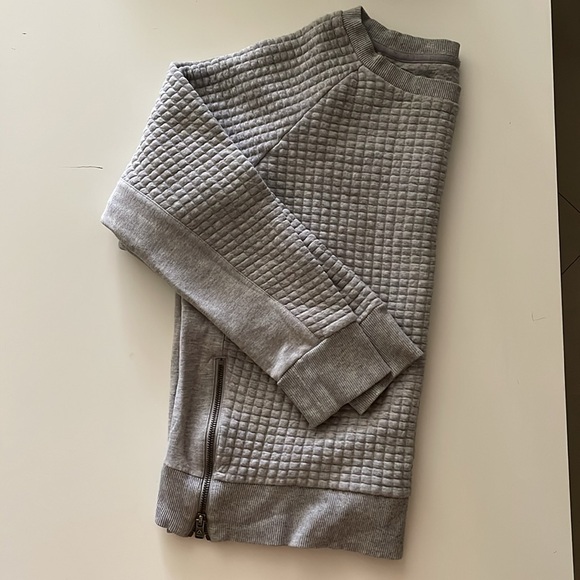 Reebok pull over - Picture 3 of 3